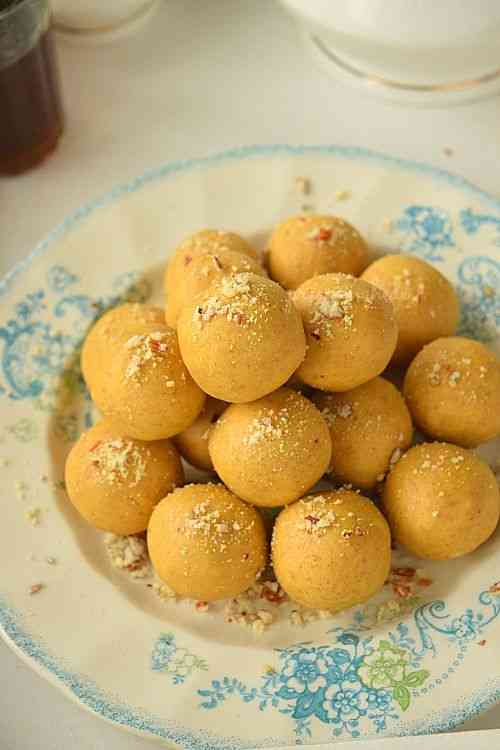 Besan Laddu (Chaina Ram Sweets, Chandni Chowk)