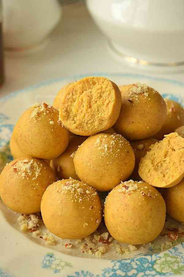 Besan Laddu (Chaina Ram Sweets, Chandni Chowk)