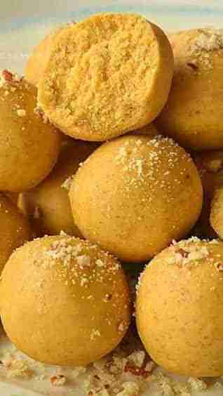 Besan Laddu (Chaina Ram Sweets, Chandni Chowk)