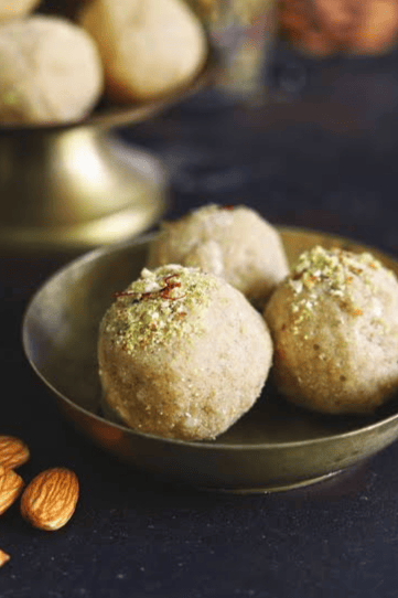 Atta Dry Fruits Laddoo (Hira Sweets, Delhi)
