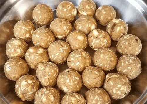 Atta Dry Fruits Laddoo (Hira Sweets, Delhi)