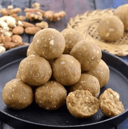 Atta Dry Fruits Laddoo (Hira Sweets, Delhi)